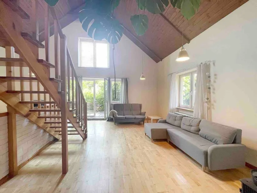 Charming house and free parking - Image 1