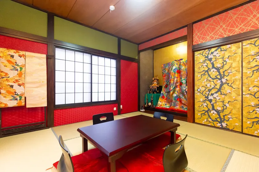 Private house for up to 16 people, 4 minutes from the station, highway bus stop, long-term discount available - Image 1