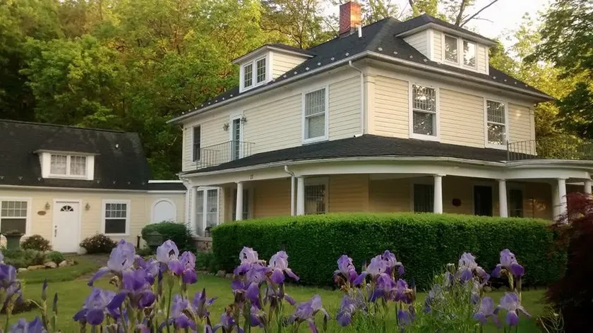 Brookside Manor / House (The Hidden Gem) - Image 1