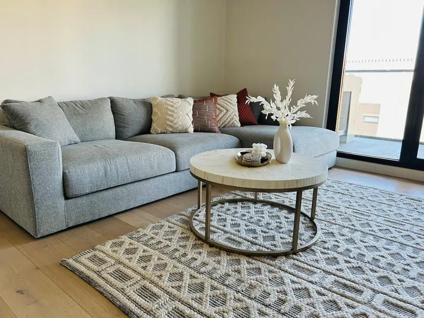 Stylish One Bedroom With Gym Access - Image 1