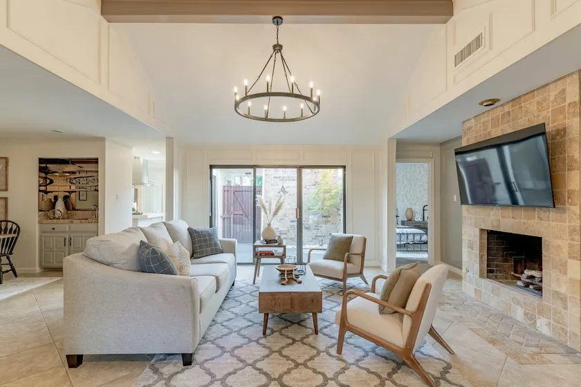 ROOMD | Magnolia Home | King Bed | 3 BR 2BA - Image 1