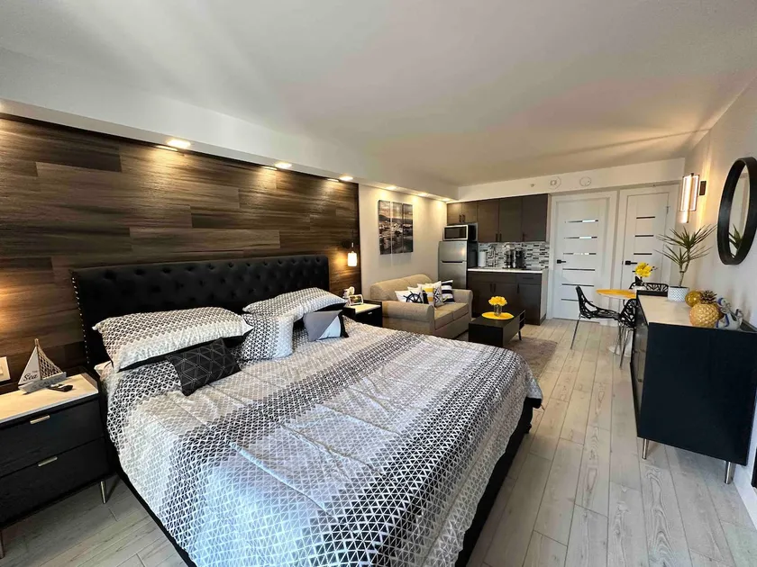 Modern Condo Right on The Beach - Image 1