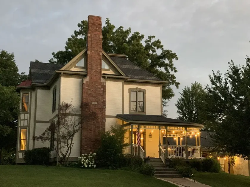 Temple View Inn with Music Studio - Image 1
