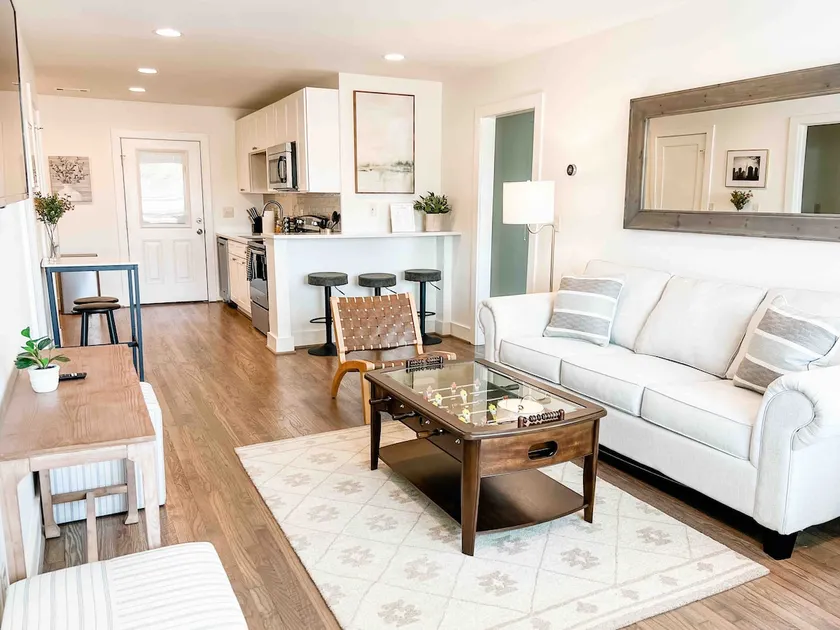 Cute 2 BR Condo Downtown Homewood - Image 1