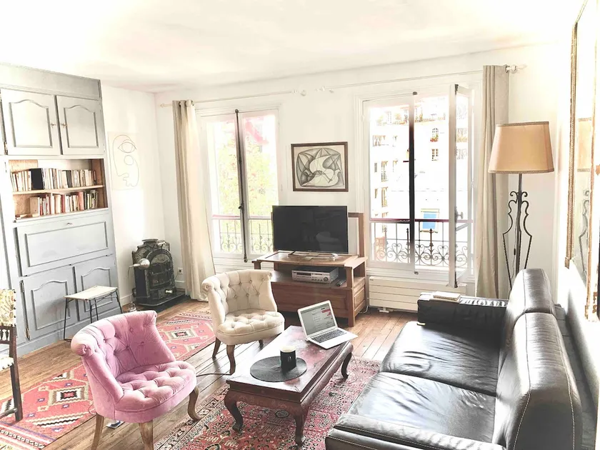 Love Nest In Paris - Image 1