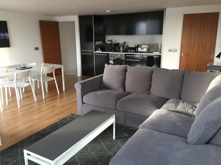 Toothbrush Apartments 2 Bed/2 Bath, Waterfront, Parking (5th Flr) - Image 1