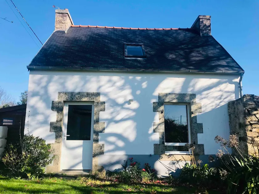 Adorable guest house with parking. - Image 1