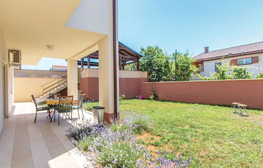 Garden apartment with terrace and grill - Image 1