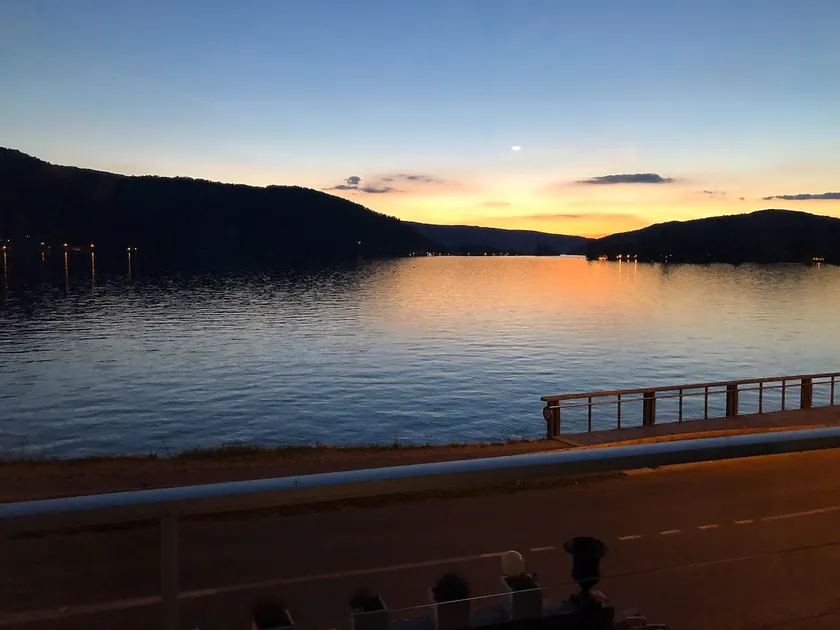 Lake Annecy Lakeside Apartment - Image 1