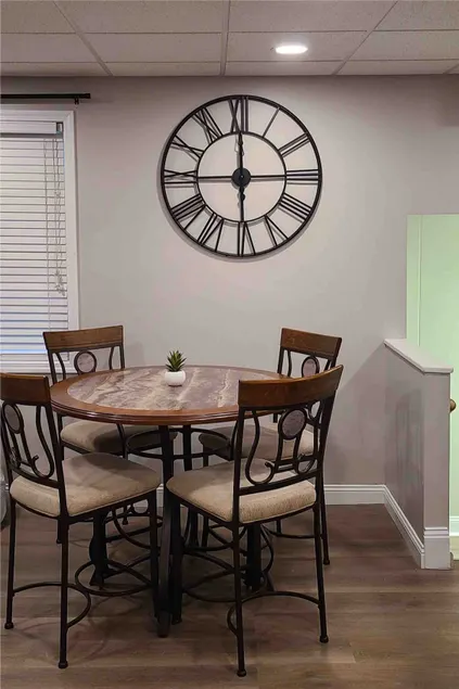 Franklin St Suite - Image 1