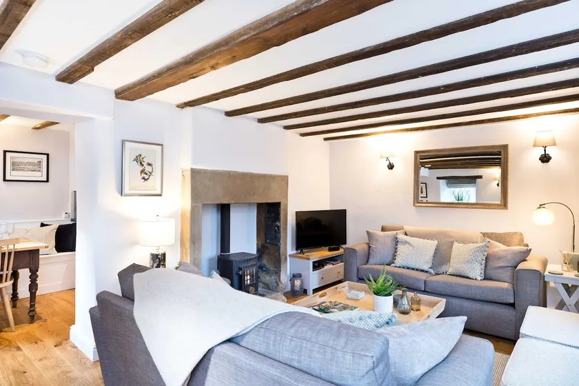Sleeps 4 stylish cottage close to the Monsal Trail - Image 1