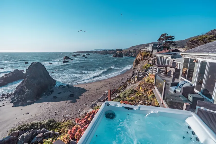Seamist Beach Cottage, Private Beach & Ocean views - Image 1