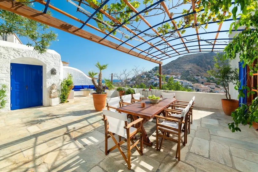 Stunning Views Patios Front facing the harbour - Image 1
