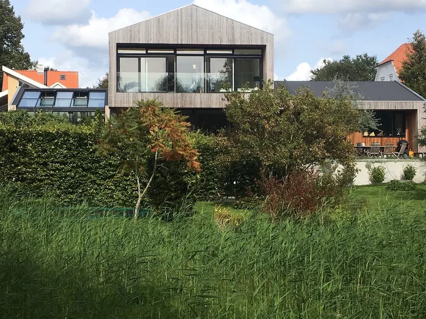 Lakeview retreat close to city center - Image 1