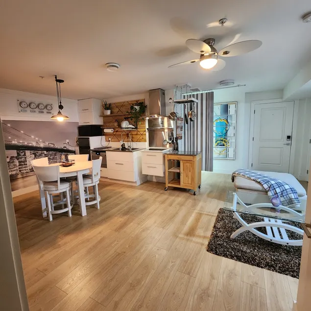 1- BR Business Suite, Sumas Mountain, Abbotsford. - Image 1
