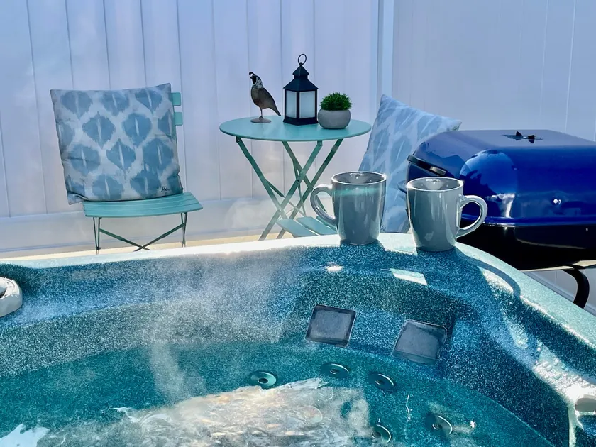 Quail Suite - Hot Tub - BBQ - Sleeps 2 - Image 1