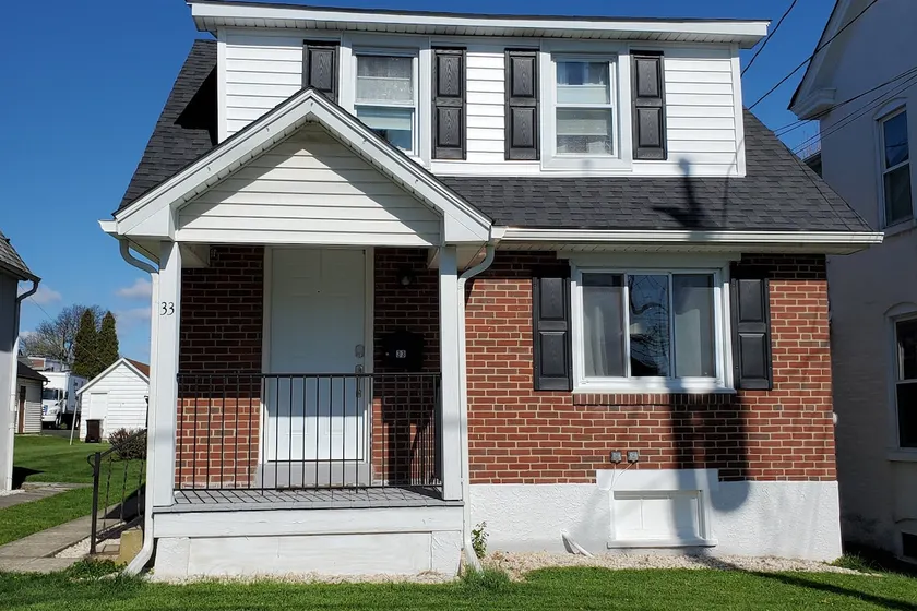 2-Bedroom Cozy Downtown Boyertown House - Image 1