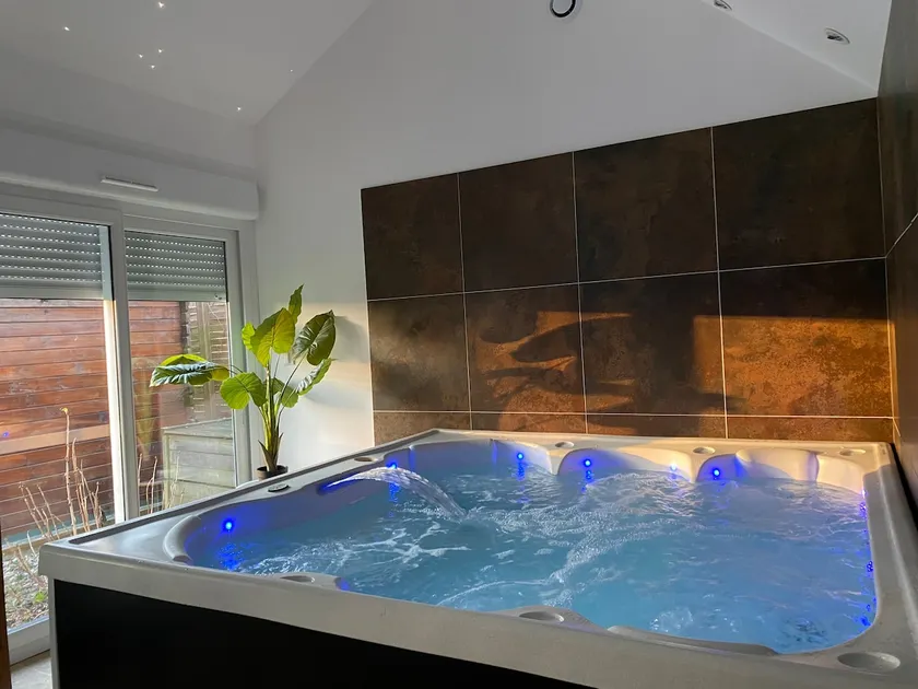 Charming house with jacuzzi. - Image 1