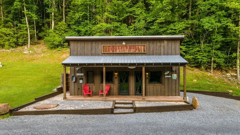 The Baitshop at Four Fillies Lodge - Image 1