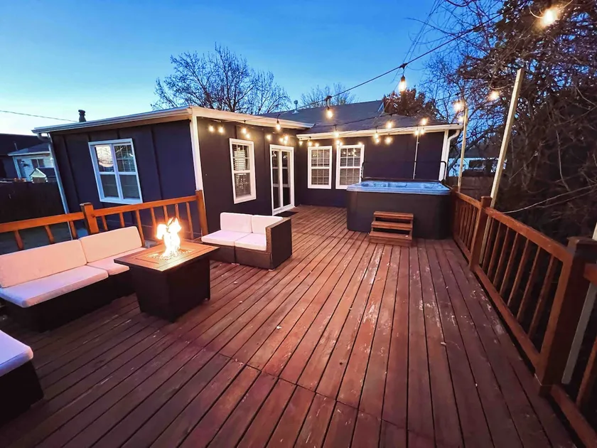 Blue Bungalow - Outdoor Lounge Near Gathering Pl. - Image 1