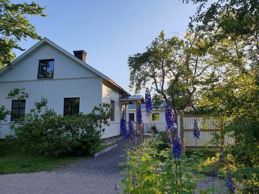Cozy house with patio. Close to lakes & nature - Image 1