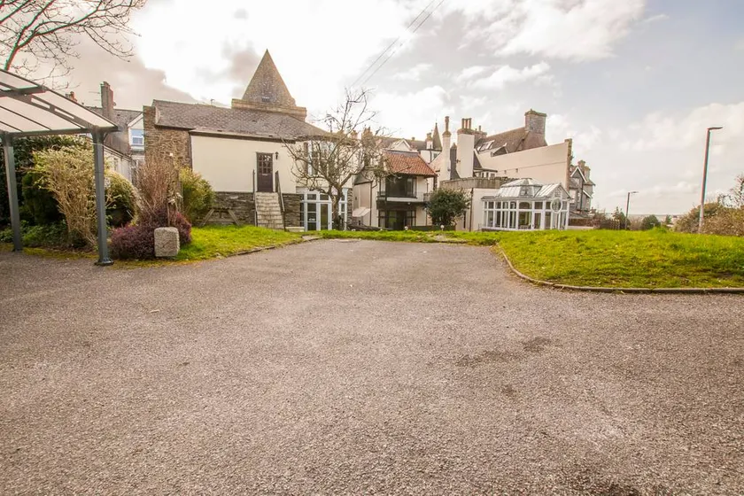 Elm Lodge: Unique Executive Style 3 bed +sofa bed - Image 1