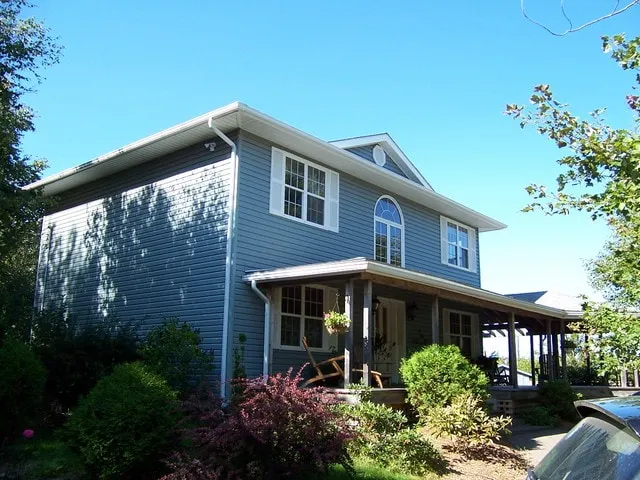 Merb House 2 units 4 Bedroom Home - Image 1
