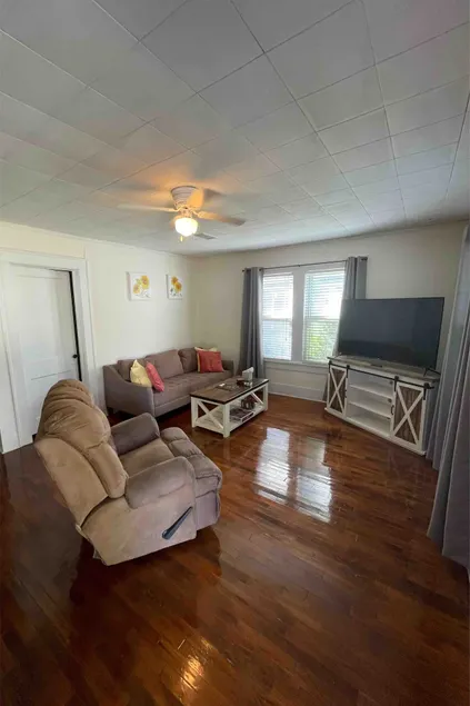 Relax on Lake- cozy, spacious, and stylish - Image 1