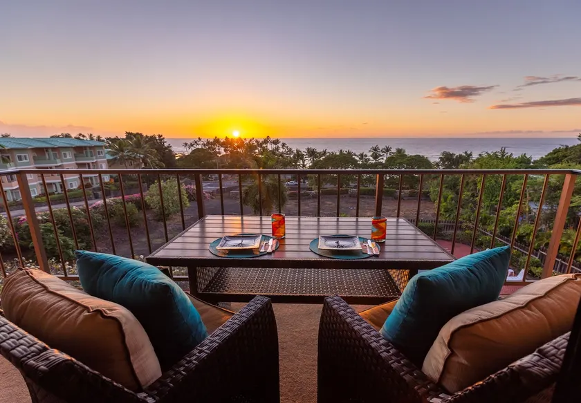 Romantic Sunset Condo Kona Luxe - Steps to Beach! - Image 1