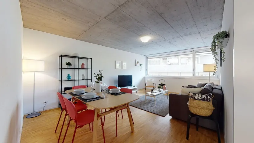 Bright 2 bedroom apartment in the center - Image 1