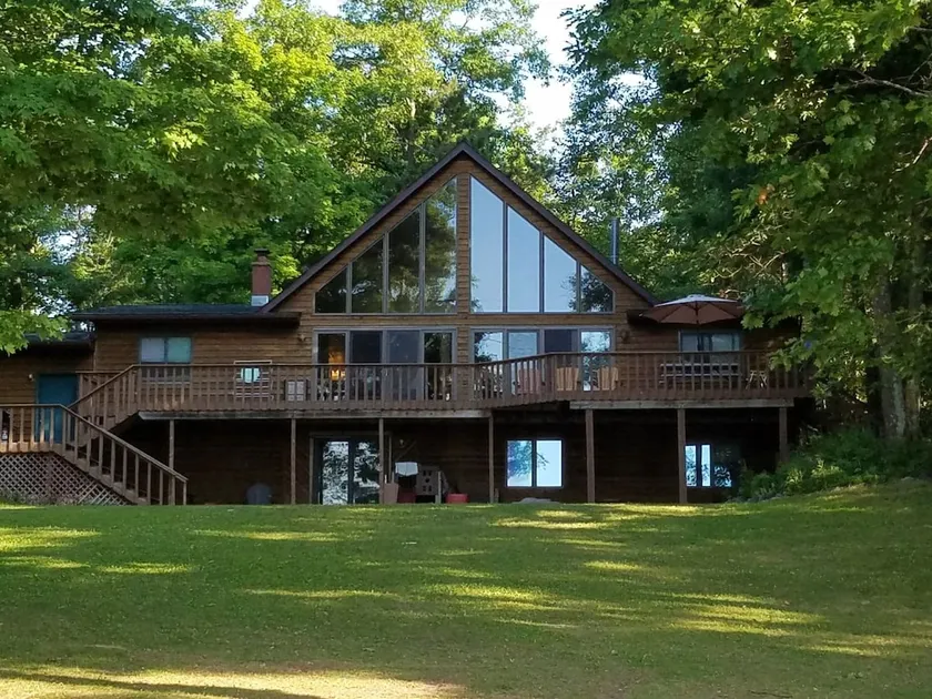 Round Lake Cabin Retreat - Image 1