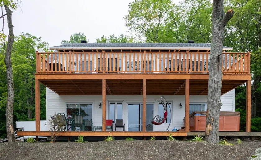 House in the woods, river view - Image 1