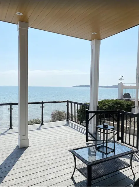 Beachfront beauty in Crystal Beach - Image 1