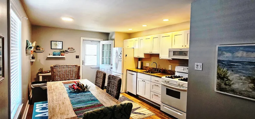 Private Beach Block Condo - Image 1