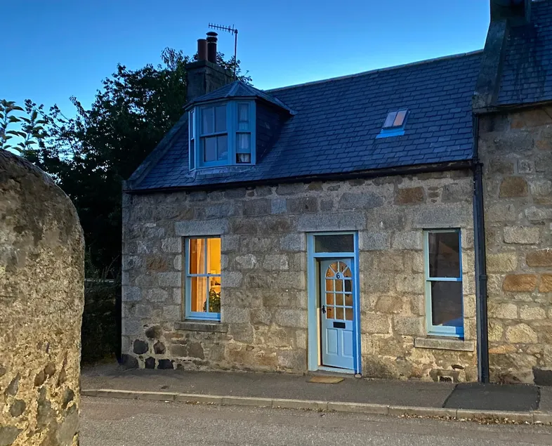 Cosy old cottage, close to Huntly train station - Image 1