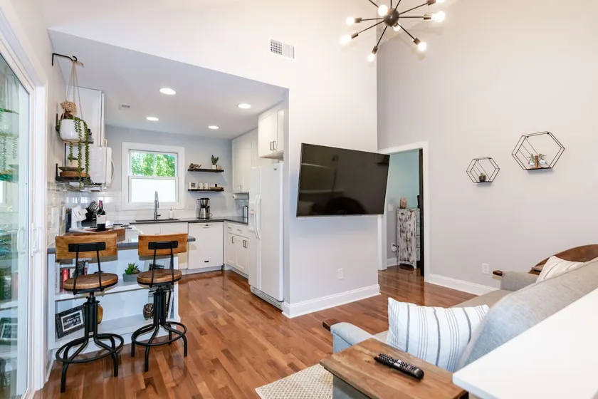 •Private Urban Oasis• Luxury Cal King bed - Image 1