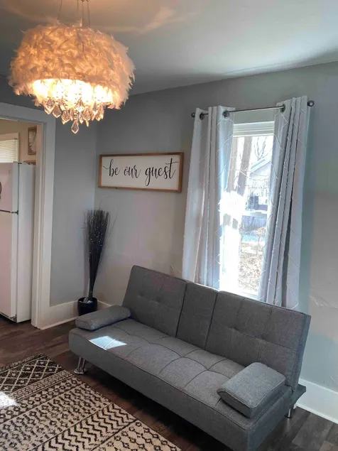 Updated 1 Bedroom Home with Laundry and Parking - Image 1
