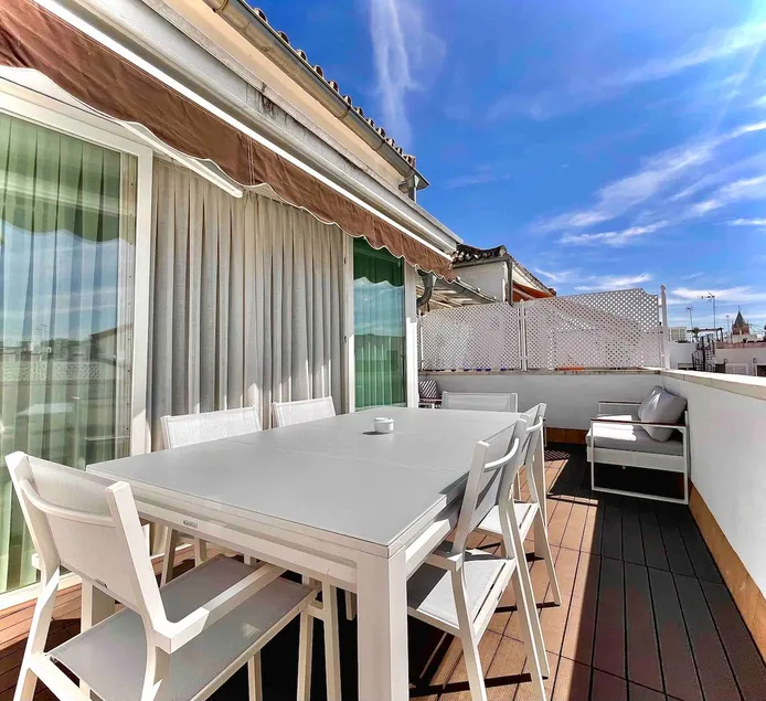 Attic Triana 100 meters with terrace and parking - Image 1