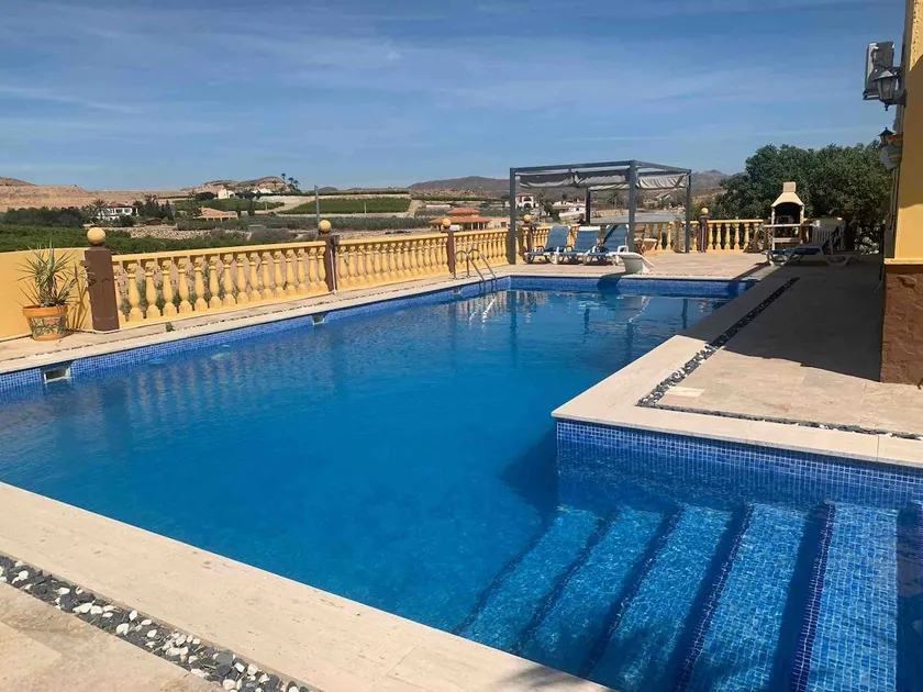 Villa grande, espaçosa isolada, com piscina privada, Antas, acomoda confortavelmente 8 - Image 1