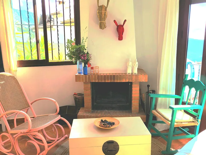 Bright apartment with views and fireplace in Benaocaz - Image 1