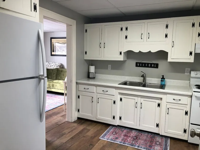 2 bed w/ garage by hospital in quiet area - Image 1