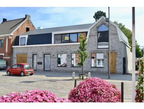 Nice overnight stay in the heart of Laarne, close to Ghent! - Image 1