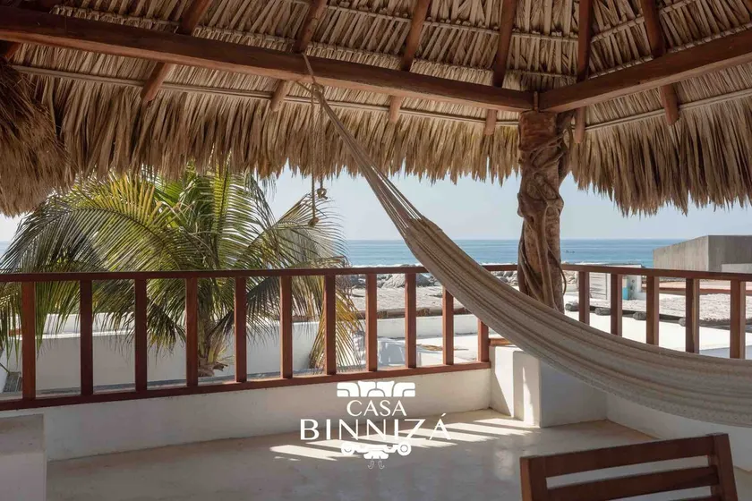 A beachfront house with air conditioning. - Image 1