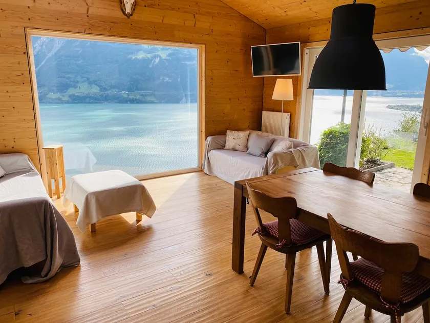 Chalet with lake & mountain views - Image 1