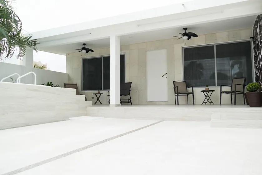Spacious, newly remodeled house near the sea - Image 1