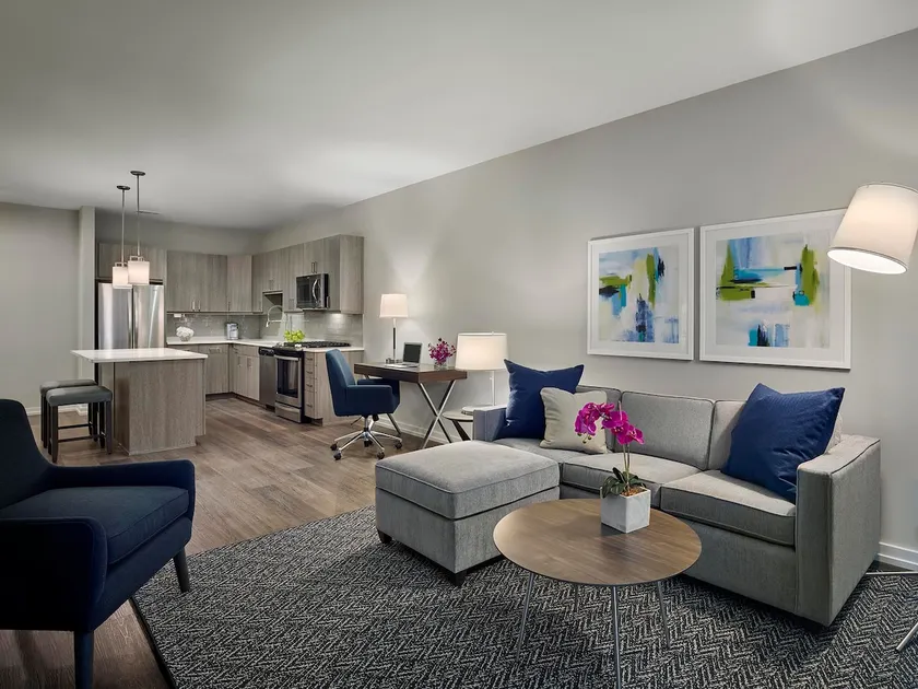 1 Bed Apt | Walk to KOP Town Center - Image 1
