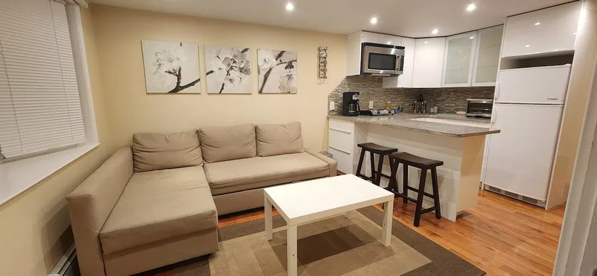 Private apartment, quinn bed/parking - Image 1