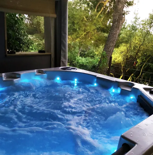 Gard – Exotic Loft House & Private Jacuzzi - Image 1