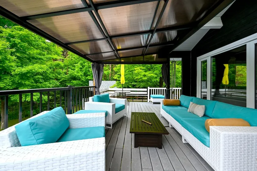 Private Log Cabin with 7 beds, 2 futons + hot tub - Image 1