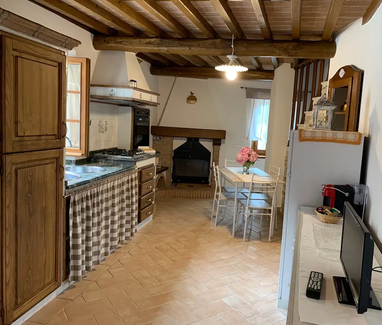 Small Tuscan farmhouse. - Image 1